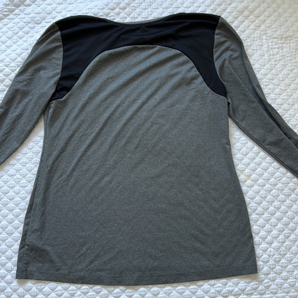 Activewear gray and black shirt - Picture 4 of 4